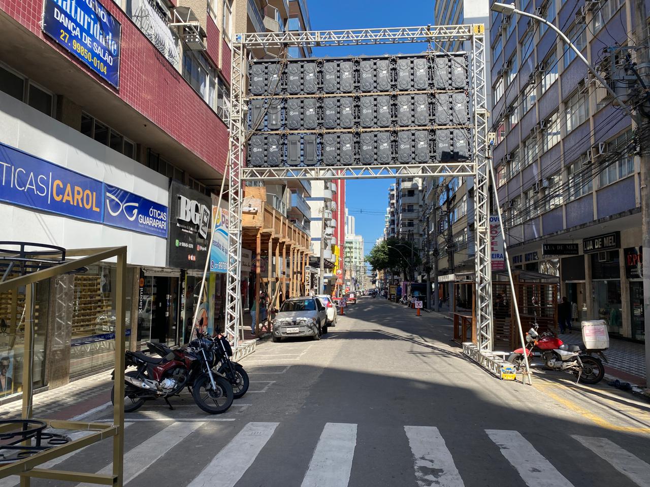 Festival Guarapari de Inverno começa hoje (18) com música, gastronomia e altas expectativas 2 festival inverno montagem 2