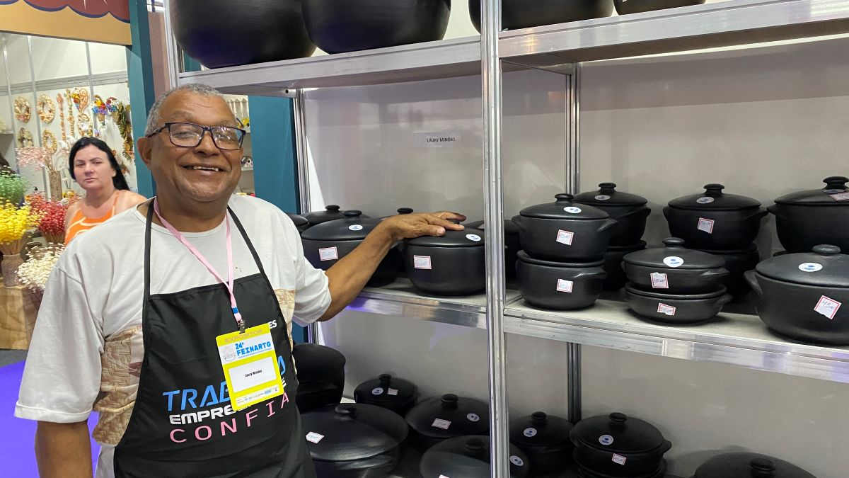 Laury Mindas e a Panela de Barro