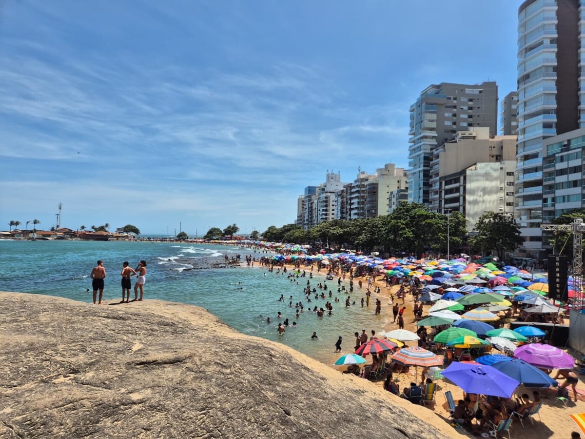 Praias próprias para banho fortalecem turismo em Guarapari 1 Praia das Castanheiras