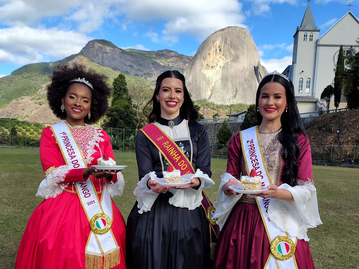 Festa do Morango começa na sexta (4) e resgata tradições em Domingos Martins 1 Rainha e princesas eleitas 2025